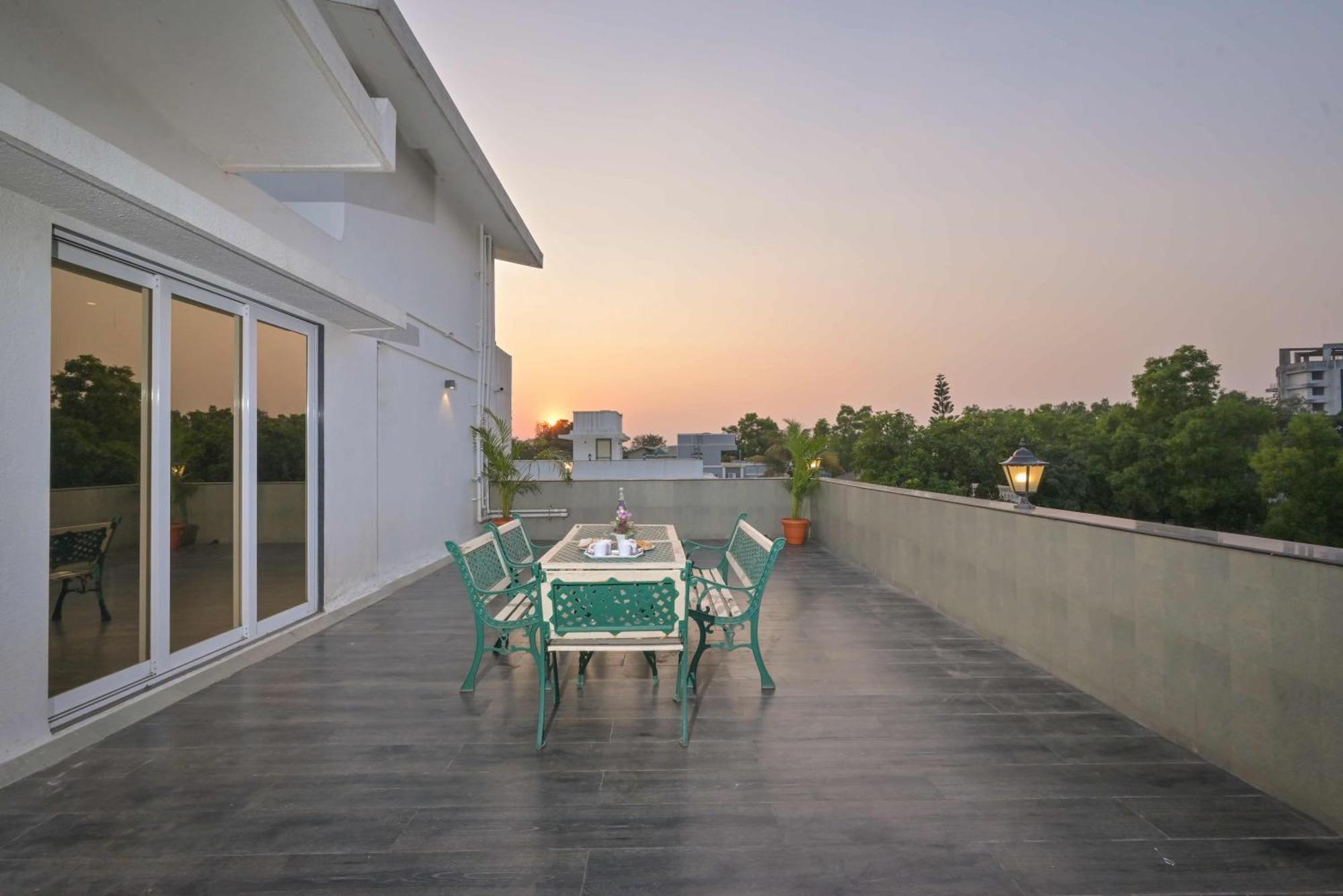 Elegant Villa By Tropicana Stays Lonavala Exterior foto